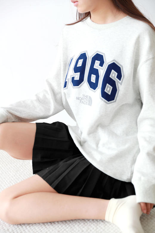 好软啊啊，摸一下就会爱上。学院风胸口字母圆领长袖卫衣A091158 商品图10