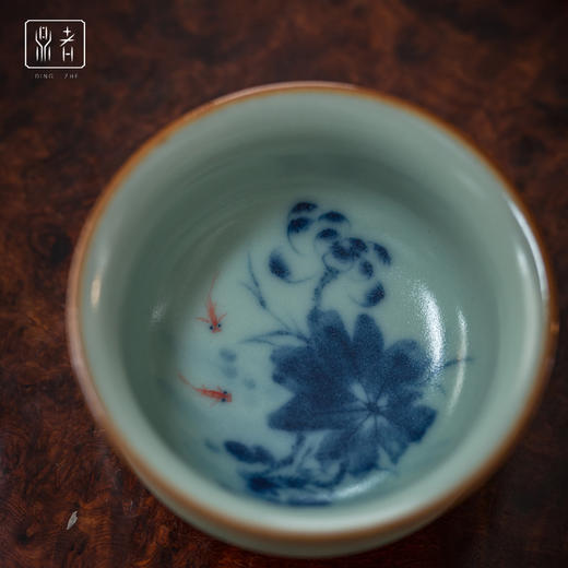 问鼎鼎者青花粉青慈航杯(鱼趣)（缺货） 商品图1