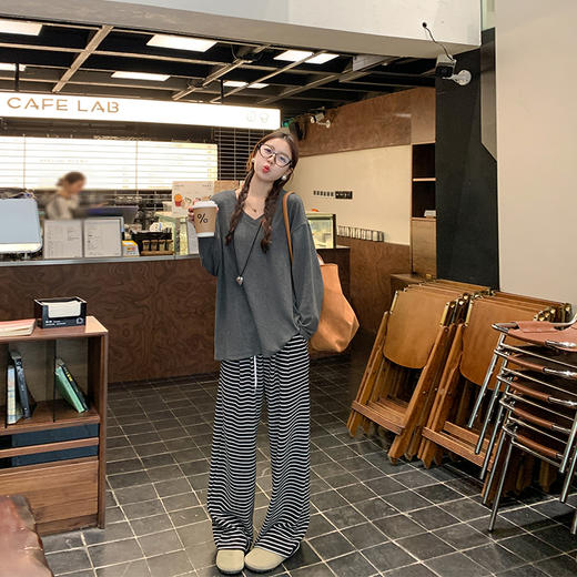 【110元任选2件】现货！灰色V领宽松大T恤 商品图1