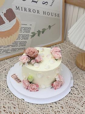 玫瑰点缀 简约款鲜花蛋糕