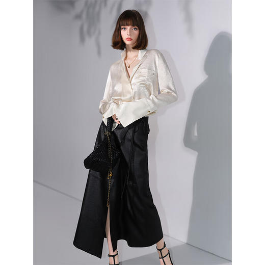 【秒杀】COCOBELLA静奢风折纸压花垂坠仿PU半身裙秋围裹式长裙HS3080 商品图2