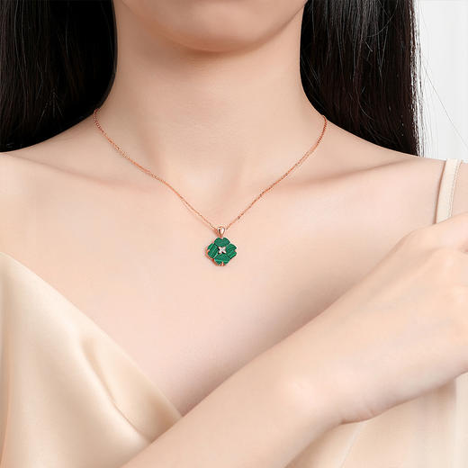 卡蒂罗/KADER 幸福之约吊坠 新中式幸运四叶草小众高级感显白锁骨链 时尚祖母绿经典爱心造型吊坠 送女神礼物 商品图2