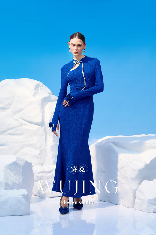 4202001 青蓝冰水 立体褶皱弹力针织连衣裙 雾境 商品图0