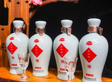宝莲白酒，四川资阳陈色礼盒装125ml*4瓶， 浓香型高粱酒52度（注：8瓶起售）