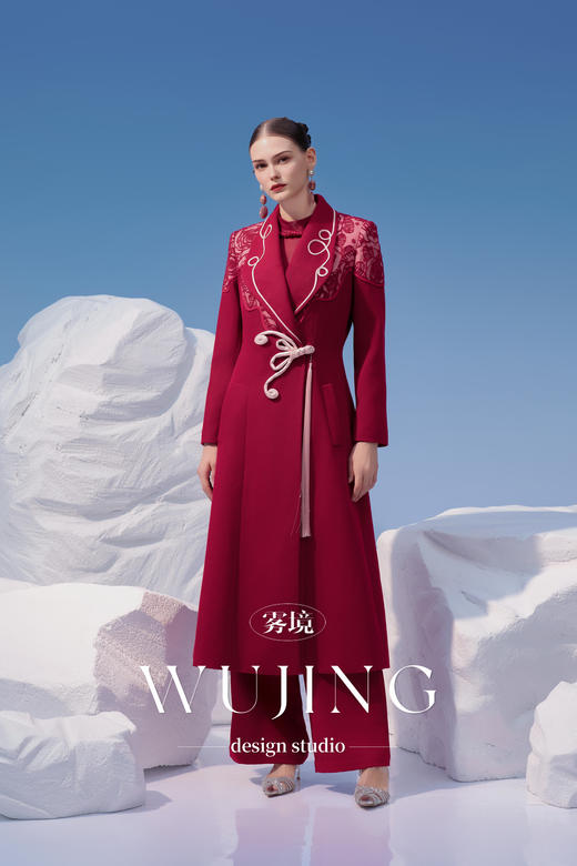 4202014 馥郁芳盈 进口斜纹TR料 立体绣花料大衣 雾境 商品图3