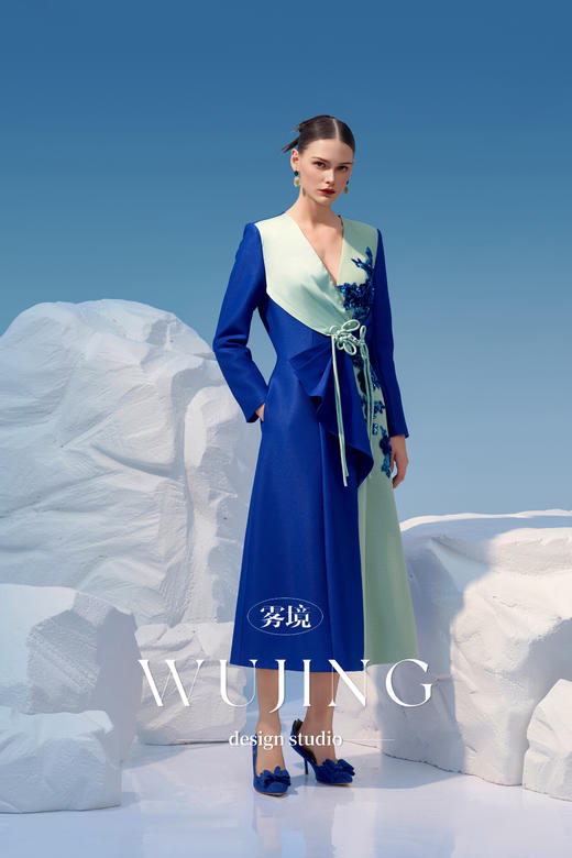 4202003 青蓝冰水 进口立体亮丝加厚料大衣 雾境 商品图1