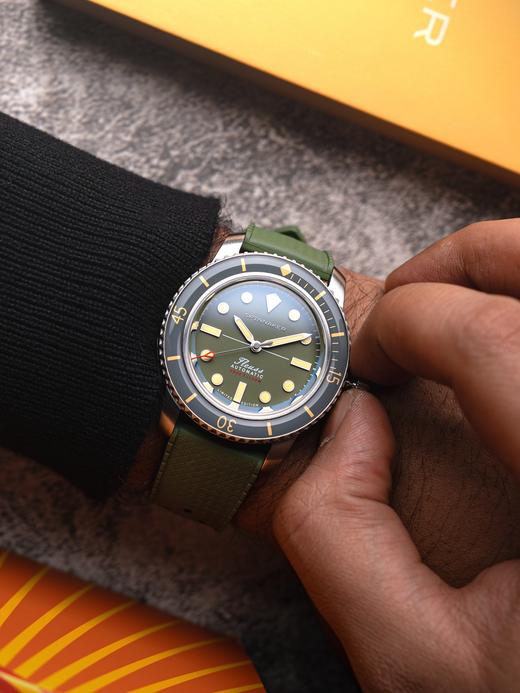 英国SPINNAKER三角帆限量版复古潜水机械表5033限量版40壳径 商品图6