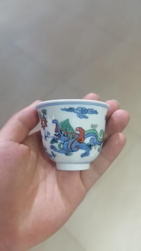 斗彩龙纹杯