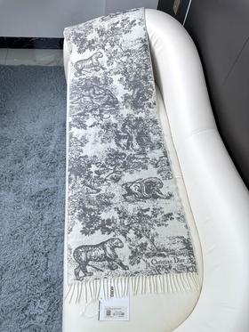 迪奥2023年*到货！这款Sauvage茹伊印花围巾全新演绎（SLB）