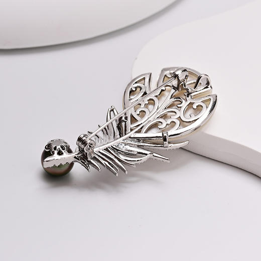 ysxb09011【云赏珠宝】8mm天然⼤溪地海⽔⿊珍珠正圆高光⻉⺟凤凰之羽胸针 商品图4