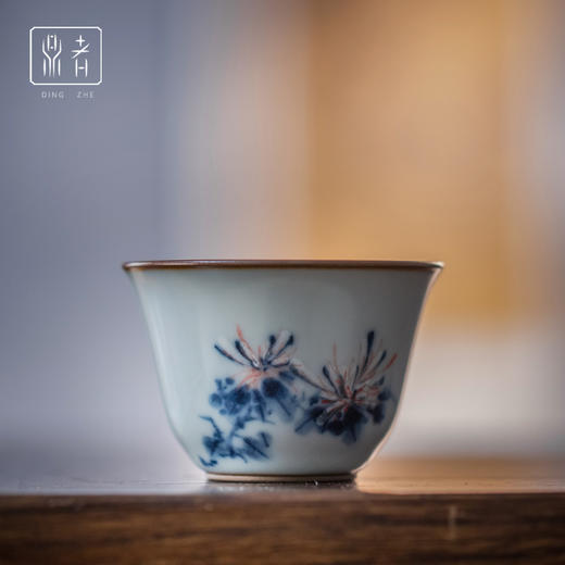 问鼎鼎者青花青玉杯(菊花)（缺货） 商品图0