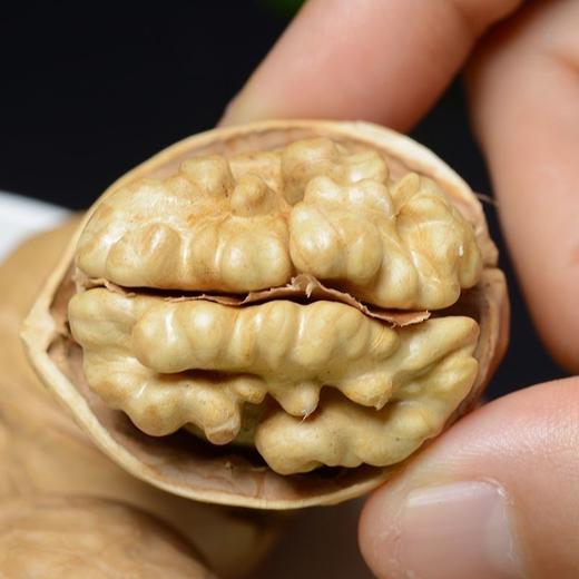 新疆原味185纸皮核桃，颗颗饱满，天然干果香 商品图3