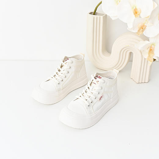 经典鲨2024年冬新款百搭时尚高帮平底舒适系带休闲鞋板鞋女KW355-D37011 商品图3