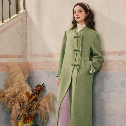 【暖冬内购】两三事 山影月色 2024冬季新款新中式盘扣长款羊毛呢外套女呢大衣 商品图1