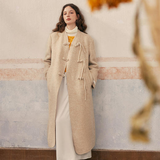 【暖冬内购】两三事 山影月色 2024冬季新款新中式盘扣长款羊毛呢外套女呢大衣 商品图2