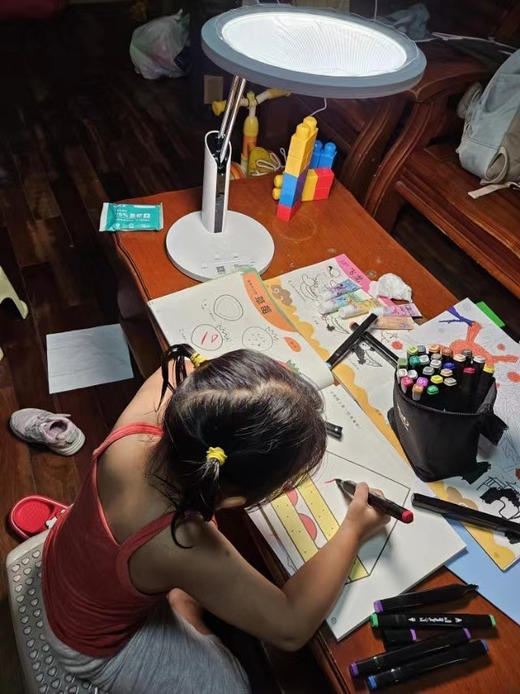 护眼不伤眼!模拟自然光无蓝光【达伦护眼台灯]T3Pro 珍姐推荐同价位参数天板，国AA标准两倍，整桌均匀布光、写字无重影、专为儿童青少年分享打造，上百万妈妈的护选择! 商品图2