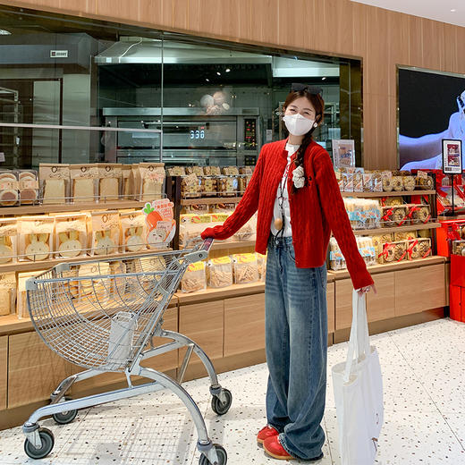 <曾小咸推荐>红色开衫+字母T恤+高腰牛仔裤 商品图3