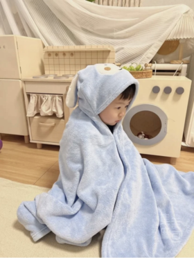 🌸【兔耳朵珊瑚绒斗篷浴巾】✅多款颜色可选，❤️帽子立体耳朵 ✅连帽的斗篷设计，✨扣上暗扣就是小披风空调毯一件，✨家长宝宝都可以用~
