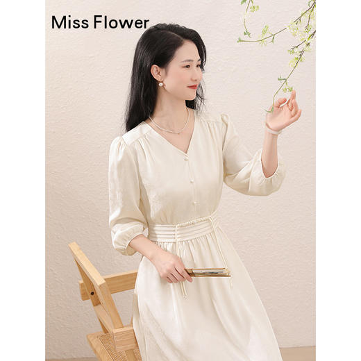 勿忘花杏色复古新中式重工连衣裙女2024秋季新款内搭收腰显瘦裙子 商品图1