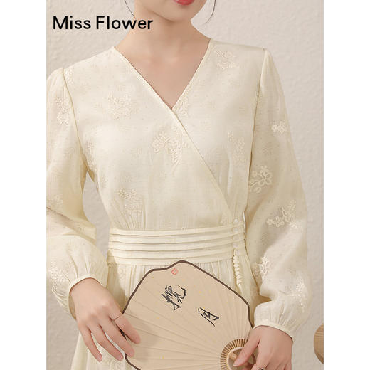 勿忘花杏色天丝刺绣裙春季新款小众不撞款连衣裙新中式 商品图3