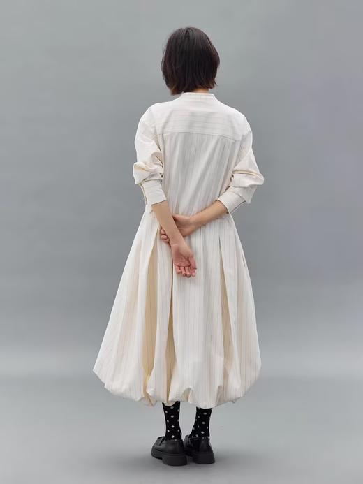 步履不停/4C31150C/花苞灯笼蛋糕裙小立领黑白条纹中长款连衣裙 商品图2