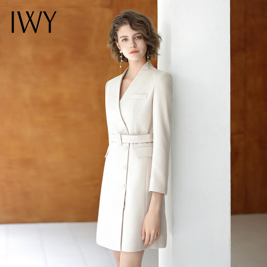 IWY/时尚优雅杏色连衣裙女秋冬长袖白领通勤西装裙主持人上镜工作服Q13323 商品图2