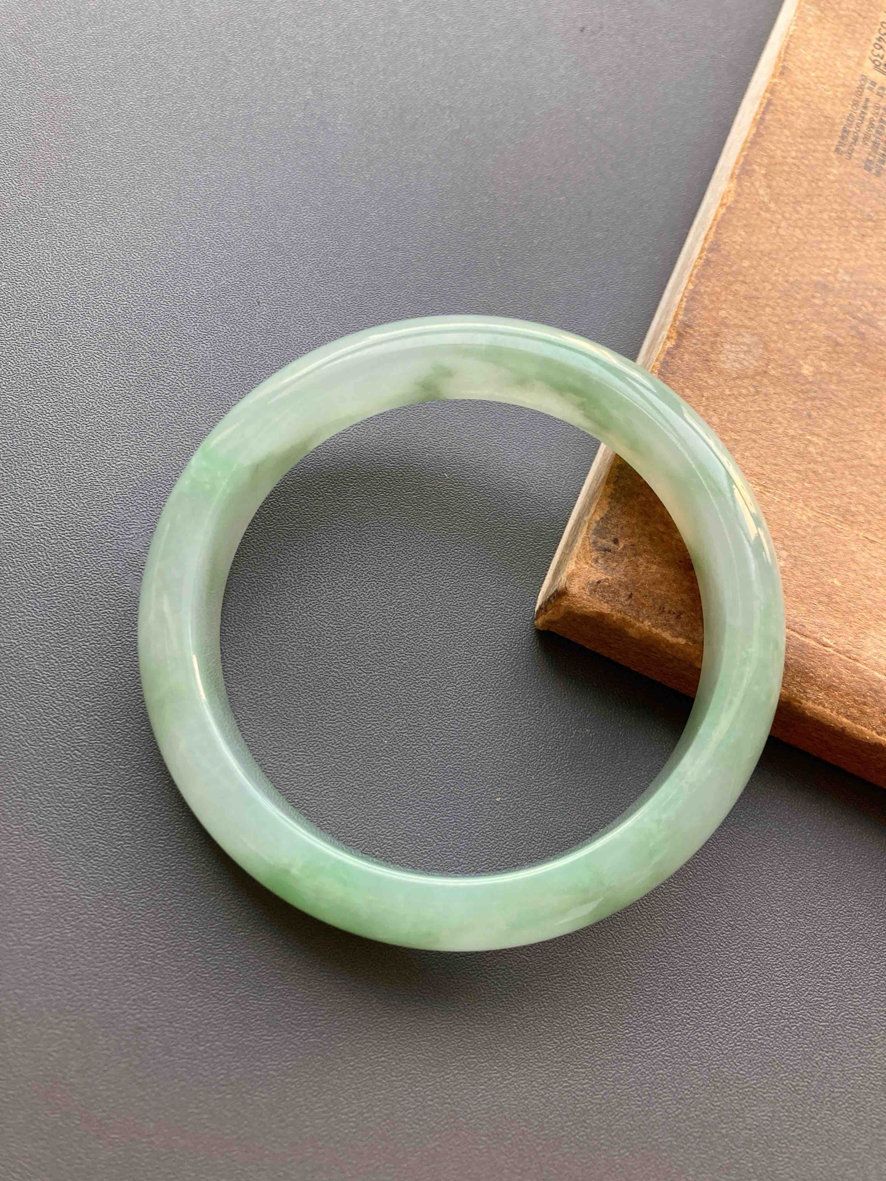 糯冰种飘绿花翡翠手镯58