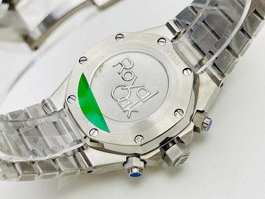 om来袭——爱彼26331OR皇家橡树多功能计时机械腕表41MM！
特点：表壳结构跟足原装正品，装配方式原装一致，使厚度比以往的更薄！搭配正品一致的进口精钢➕重量达到几乎正品的重量，完美无破绽‼️‼️ 商品图14