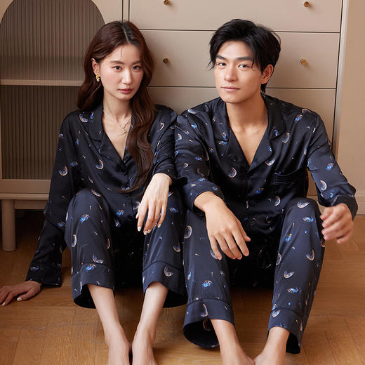 【男款】星河之恋缎面男士套装 印花情侣睡衣 高级牛奶缎面 亲肤透气垂坠有质感 睡衣家居服 商品图3