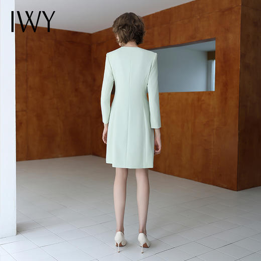 IWY/新款简约干练绿色连衣裙女设计感长袖V领职业西装裙名媛女总裁工Q13303  商品图3