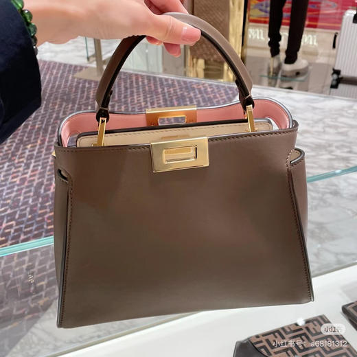 911-8 镇店爆款 首次骨折清 FD教科书般经典essentially饮奶小牛皮 手提斜跨包 商品图2