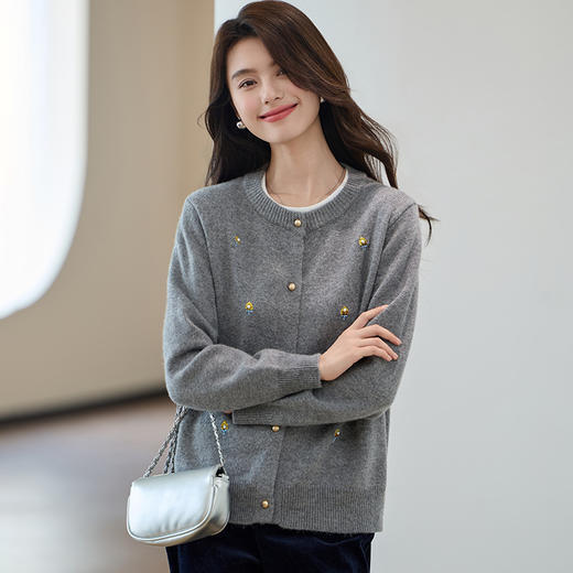 CC-J846早秋钉珠绣花针织开衫女2024新款春秋外穿毛衣小个子短款外搭外套 商品图0