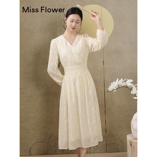 勿忘花杏色天丝刺绣裙春季新款小众不撞款连衣裙新中式 商品图0