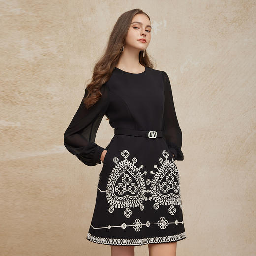 PG806斯尔丽24新款浪漫优雅撞色立体盘绣工艺收腰A摆长袖轻礼服连衣裙 商品图0