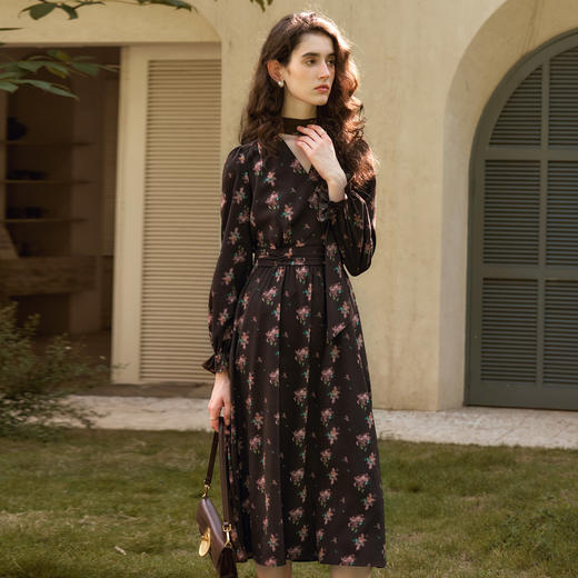 
OLrain欧芮儿法式收腰连衣裙女秋季2024年新款茶歇印花V领长裙 商品图2