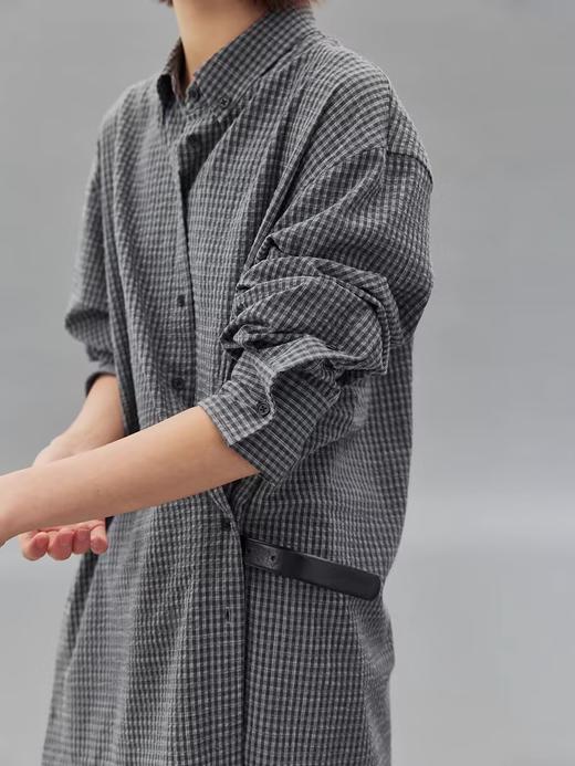 步履不停/4C11203C/复古黑灰色格纹休闲长款衬衫 商品图1