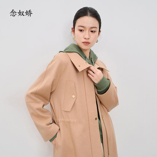 【商场同款】CNJ4978“随性风衣外套”气质卡其色  羊毛针织呢外套 松弛H版型 立翻领设计 干练利落 腰部抽绳 通勤风衣 商品图3