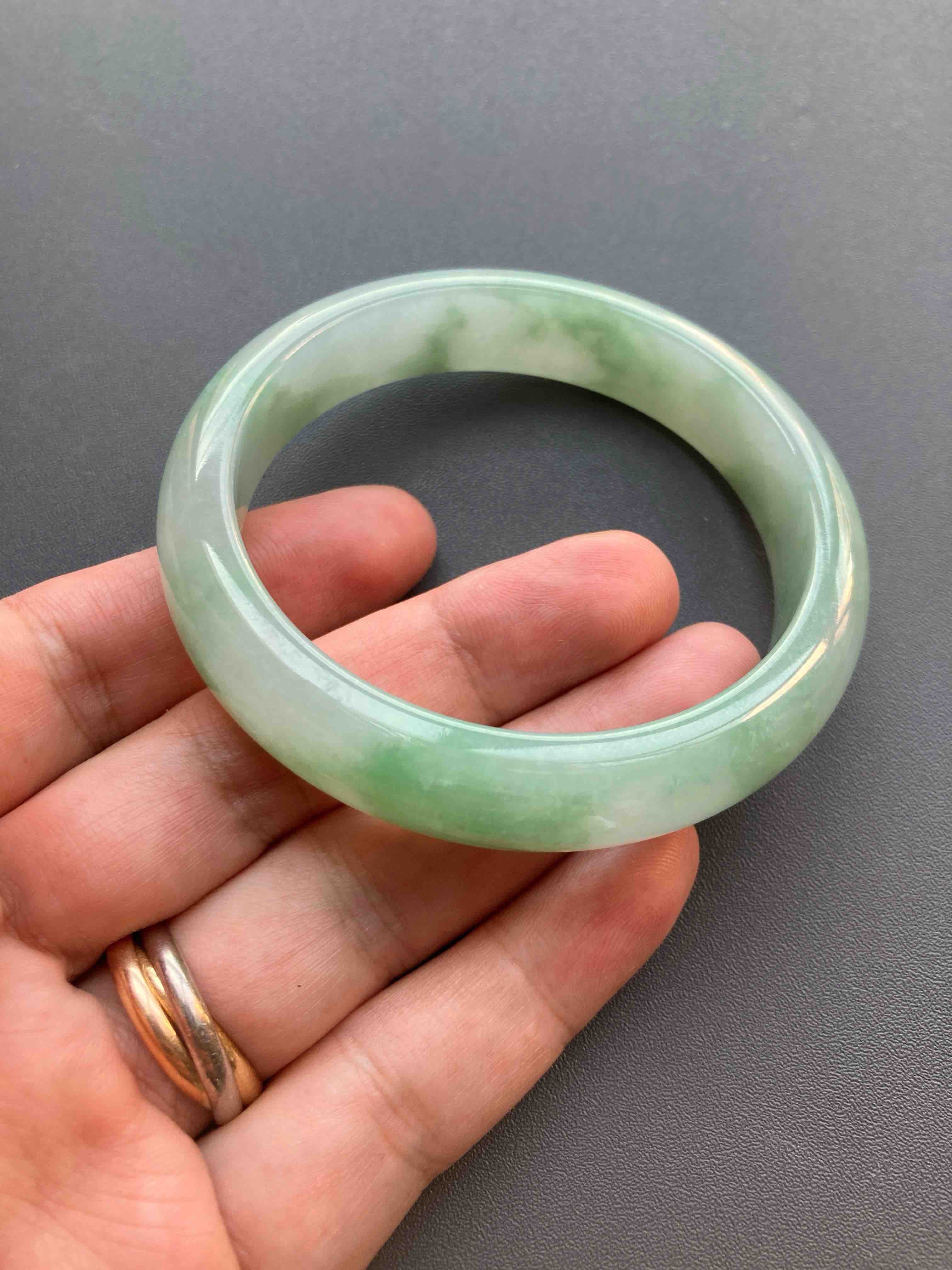 糯冰种飘绿花翡翠手镯58