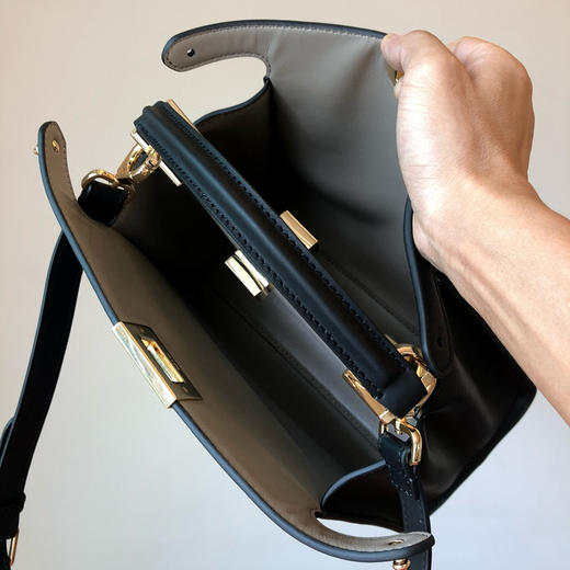 911-8 镇店爆款 首次骨折清 FD教科书般经典essentially饮奶小牛皮 手提斜跨包 商品图12