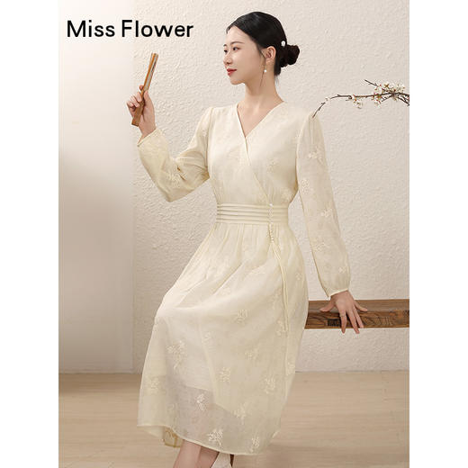 勿忘花杏色天丝刺绣裙春季新款小众不撞款连衣裙新中式 商品图2