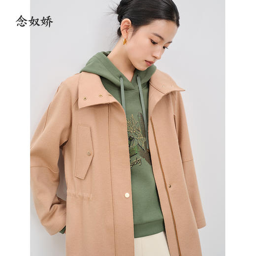 【商场同款】CNJ4978“随性风衣外套”气质卡其色  羊毛针织呢外套 松弛H版型 立翻领设计 干练利落 腰部抽绳 通勤风衣 商品图12