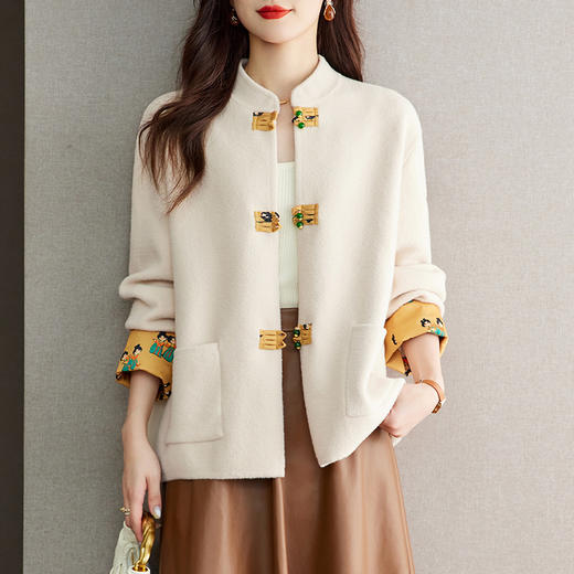 CC-22-101短款毛呢中式国风外套女春秋2024新款厚款喜婆婆红色开衫外搭 商品图3