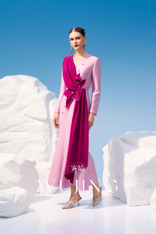 4202040 烟花粉黛 高级亮丝斜纹连衣裙 雾境 商品图1