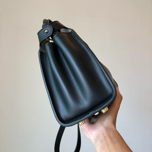 911-8 镇店爆款 首次骨折清 FD教科书般经典essentially饮奶小牛皮 手提斜跨包 商品图13