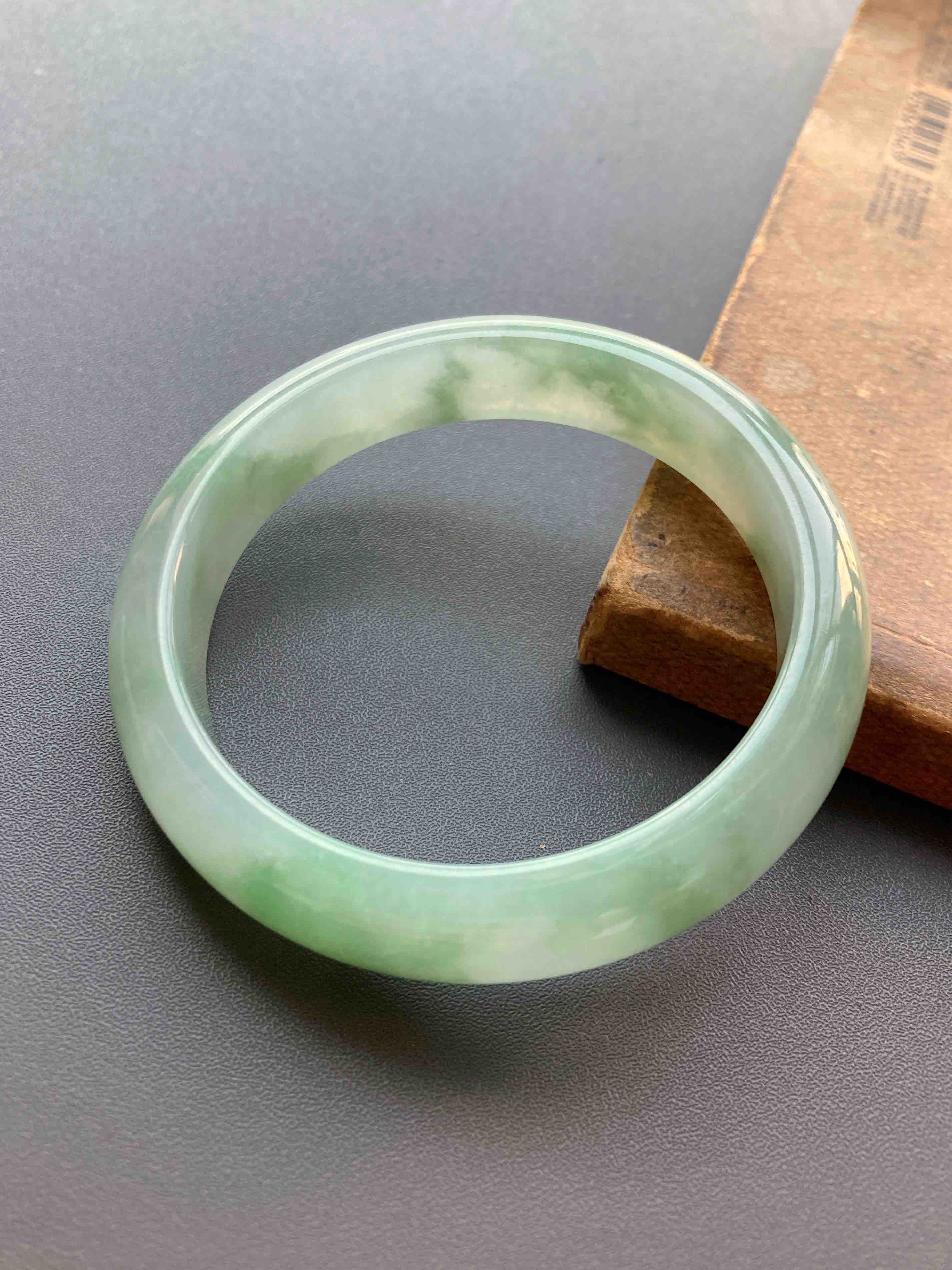 糯冰种飘绿花翡翠手镯58