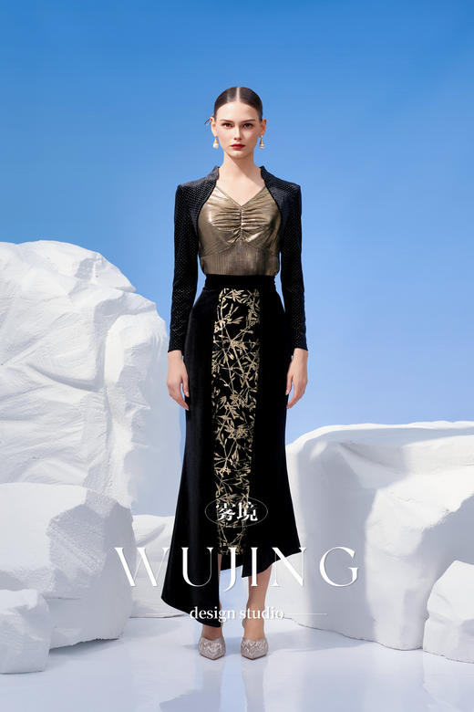 4202057 古潼怀金 高级亮丝图层上衣 雾境 商品图4