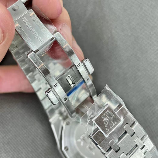 om来袭——爱彼26331OR皇家橡树多功能计时机械腕表41MM！
特点：表壳结构跟足原装正品，装配方式原装一致，使厚度比以往的更薄！搭配正品一致的进口精钢➕重量达到几乎正品的重量，完美无破绽‼️‼️ 商品图7