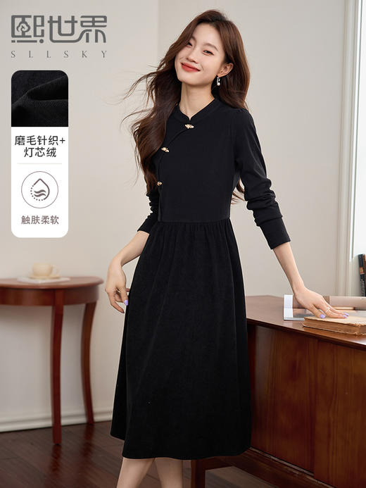 【专属特价】熙世界新中式黑色盘扣立领连衣裙秋冬设计感针织拼接灯芯绒裙子 商品图0