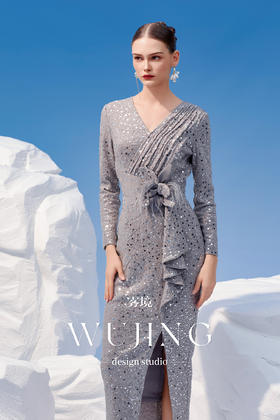 4202032 灰金片羽 褶皱亮片斜纹连衣裙 雾境