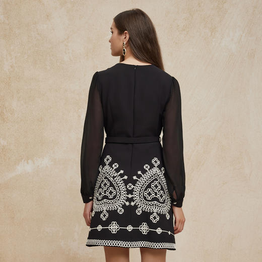 PG806斯尔丽24新款浪漫优雅撞色立体盘绣工艺收腰A摆长袖轻礼服连衣裙 商品图1